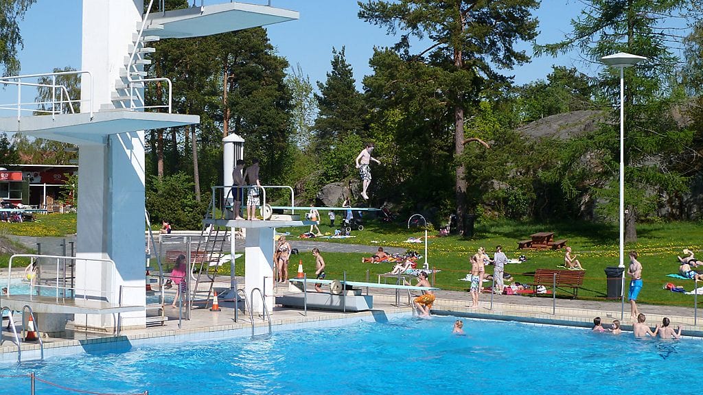 Uimastadion on suosittu kesäpaikka Helsingissä.