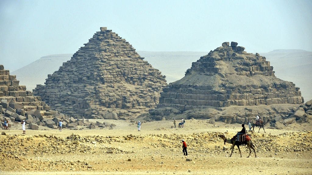 Egypti tunnetaan komeista pyramideistaan, joiden kaikkia salaisuuksia ei olla vieläkään saatu avattua.