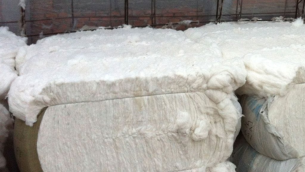 Pure waste texstiles, puuvilla odottamassa työstöä kankaaksi
