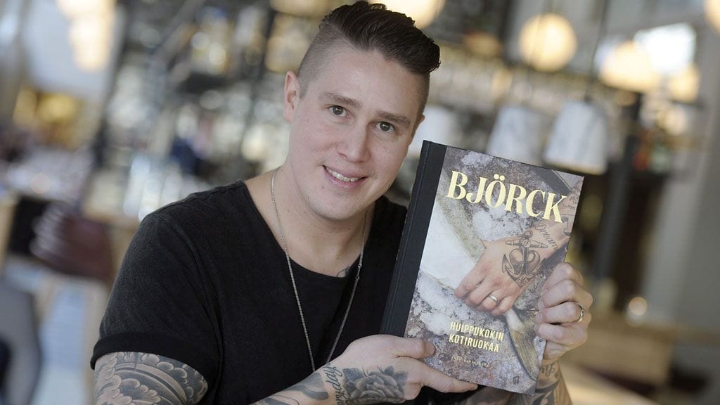 Julkkiskokki Tomi Björck julkisti Huippukokin kotiruokaa -kirjansa Helsingissä perjantaina 14. maaliskuuta 2014.