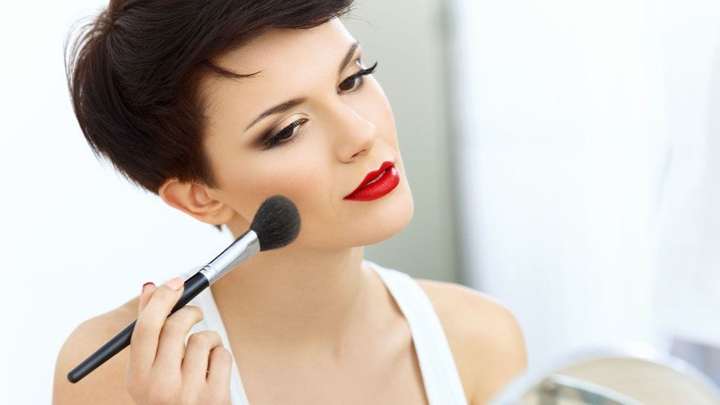 Yksinkertaiset vinkit voivat helpottaa kauneudenhoitorutiineja.