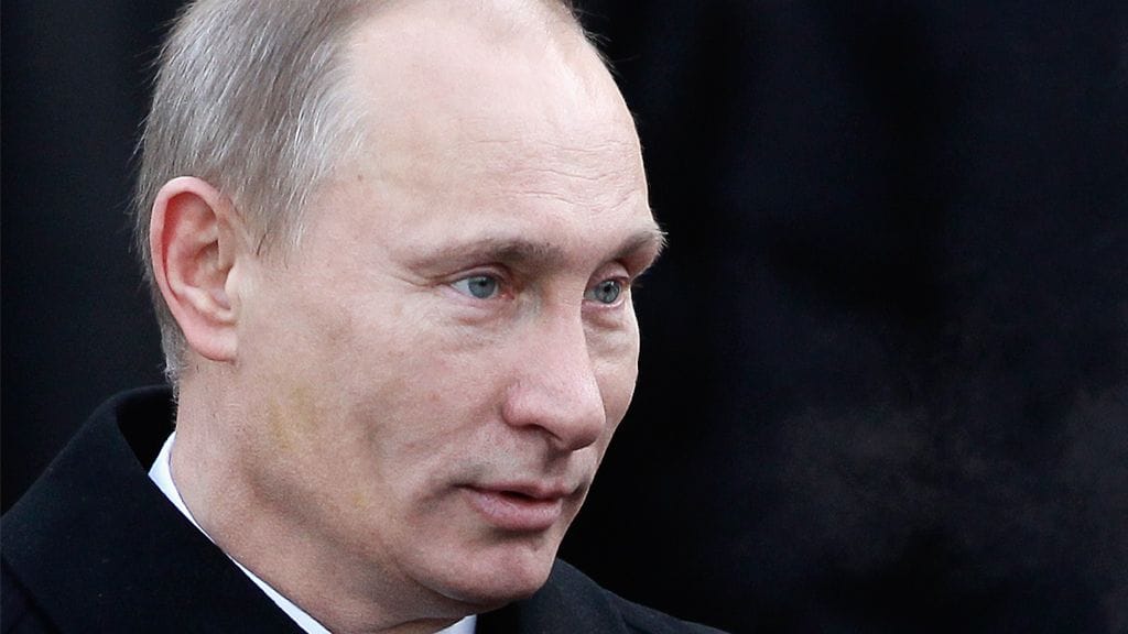 Pääministeri Vladimir Putin kunnioittamassa sotaveteraaneja Moskovassa 23. helmikuuta 2011.