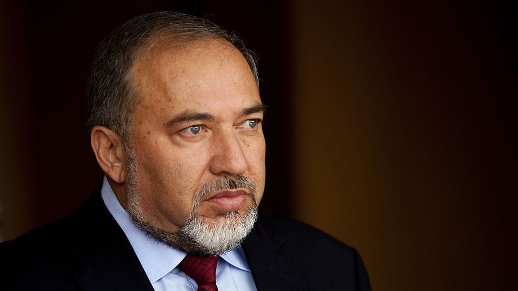 Israelin uudeksi puolustusministeriksi on nousemassa oikeistolainen Avigdor Lieberman.