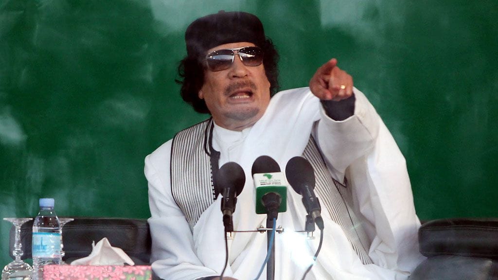 Libyan entinen diktaattori Muammar Gaddafi puhui kannattajilleen Bengazin kaupungissa viime vuoden huhtikuussa.