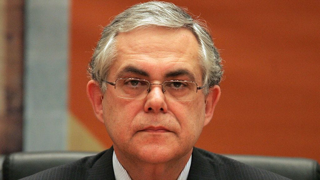 Kreikan entinen pääministeri Lukas Papademos (kuvassa) loukkaantui kirjepommi-iskussa keväällä.