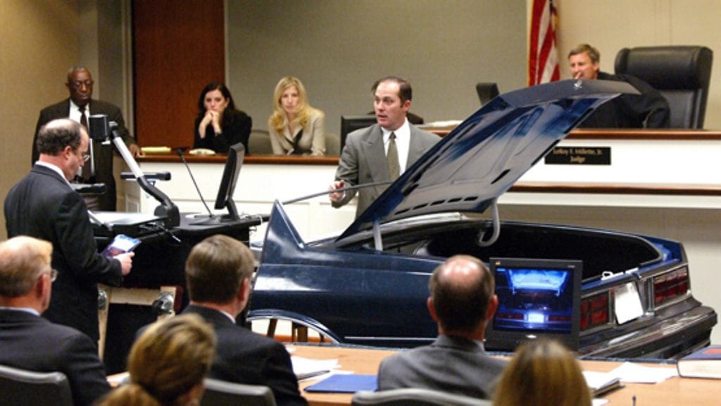 Oikeus tarkastelee sarjamurhaajien rikoksiin käyttämää autoa vuonna 2003. Kuva: EPA