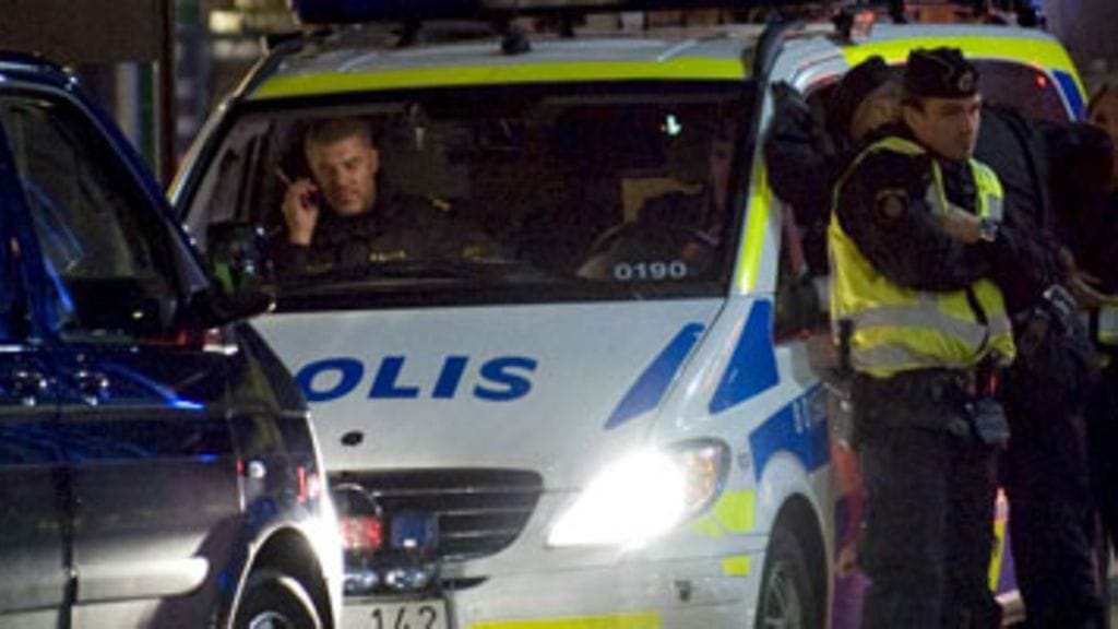 Puukotustapaus sattui Bålstan asuinalueella. Puukottajaa epäillään monista väkivaltarikoksista, muiden muassa murhasta. Kuvituskuva.