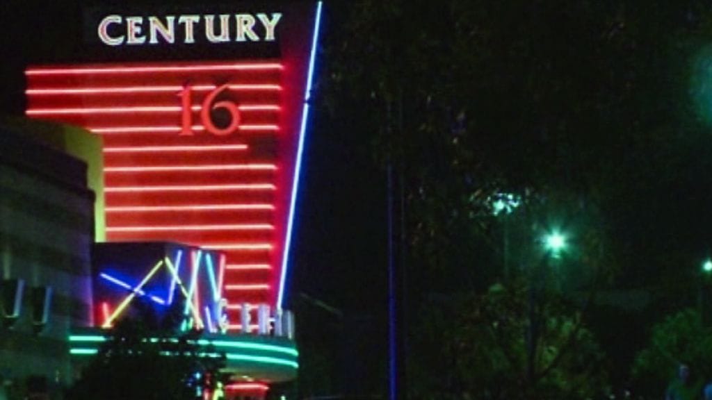 Aurorassa Century 16 -elokuvateatteri aiotaan avata uudelleen yleisölle heinäkuussa sattuneen ampumatapauksen jälkeen. Ruudunkaappauskuva CNN:n videosta.