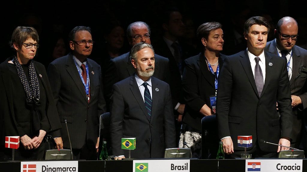 Brasilian ulkoministeri Antonio Patriota keskellä Etelä-Amerikan ja EU:n huippukokouksessa vietetyssä hiljaisessa hetkessä Santiagossa Chilessä 27.1.2013.