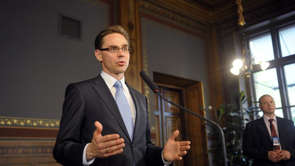 Hallitusneuvotteluiden vetäjä Kokoomuksen Jyrki Katainen tiedotustilaisuudessa Säätytalolla Helsingissä 1. kesäkuuta 2011.