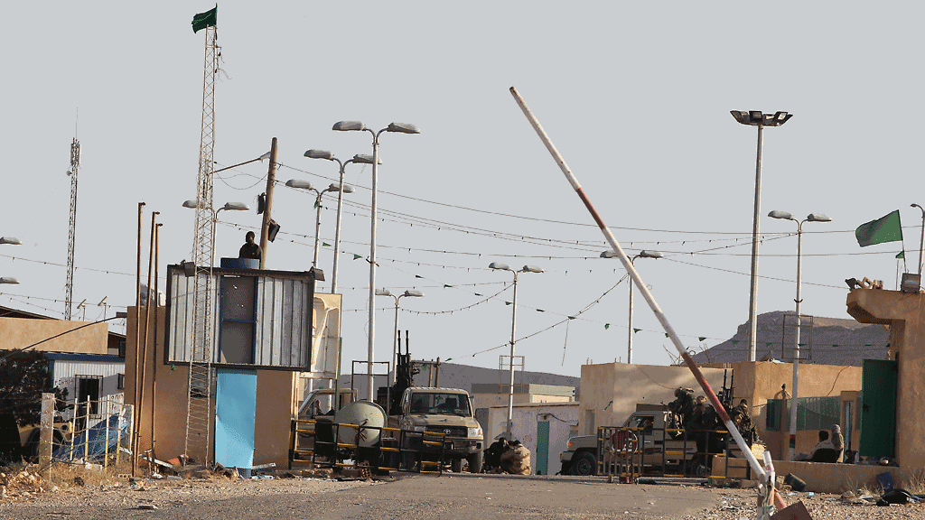 Libyan taistelut levisivät eilen hetkeksi Tunisian rajan yli.