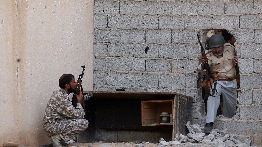Libyan väliaikaishallinnon joukot piirittivät Sirten kaupunkia lokakuussa vapauttaakseen sen Gaddafin tukijoilta.
