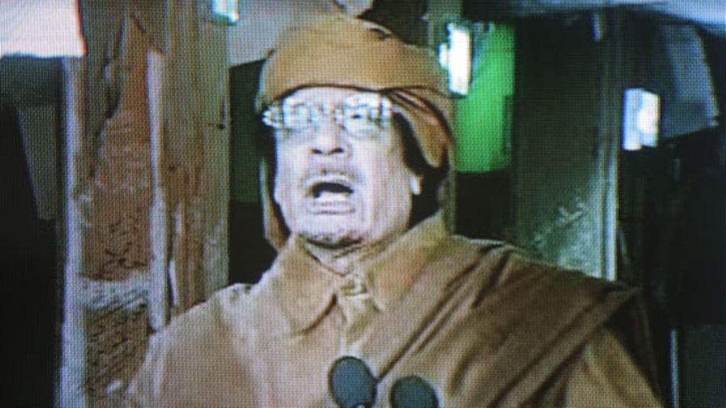Libyan johtaja Muammar Gaddafi esiintyi uhmakkaasti televisiopuheessaan.