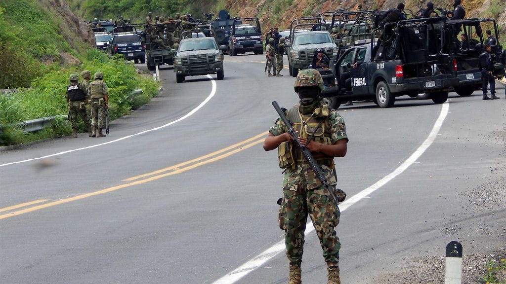 Meksikon poliisivoimien jäsen. Kuvituskuva.