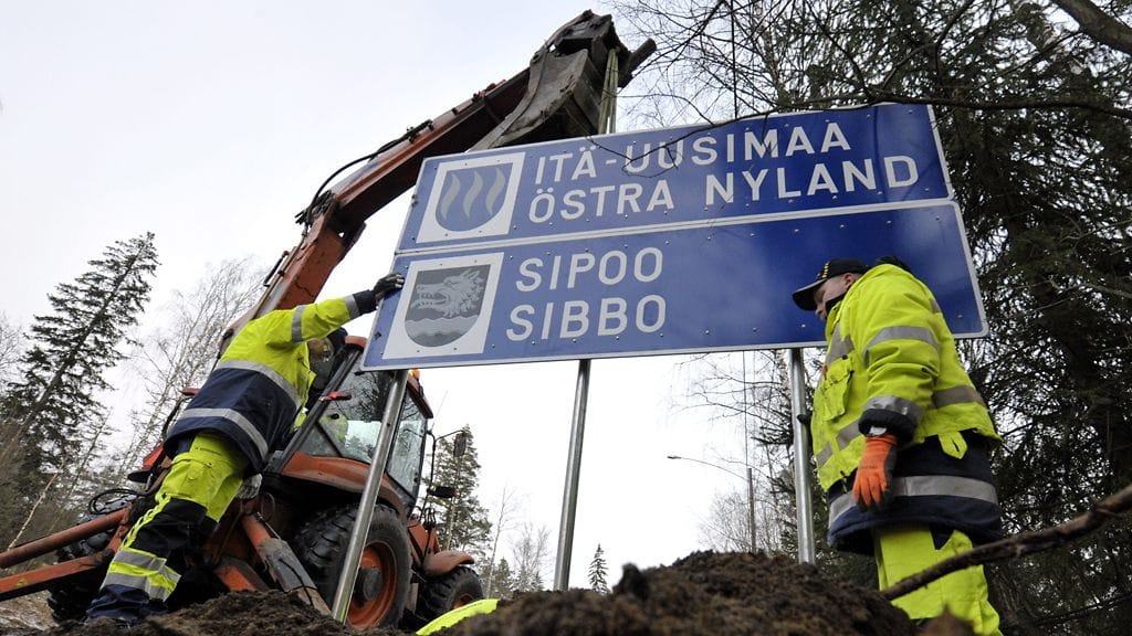 Kuntakylttiä vaihdettiin kuntaliitoksen takia Sipoossa tulevalla uudella kunnanrajalla joulukuun lopussa vuonna 2008.
