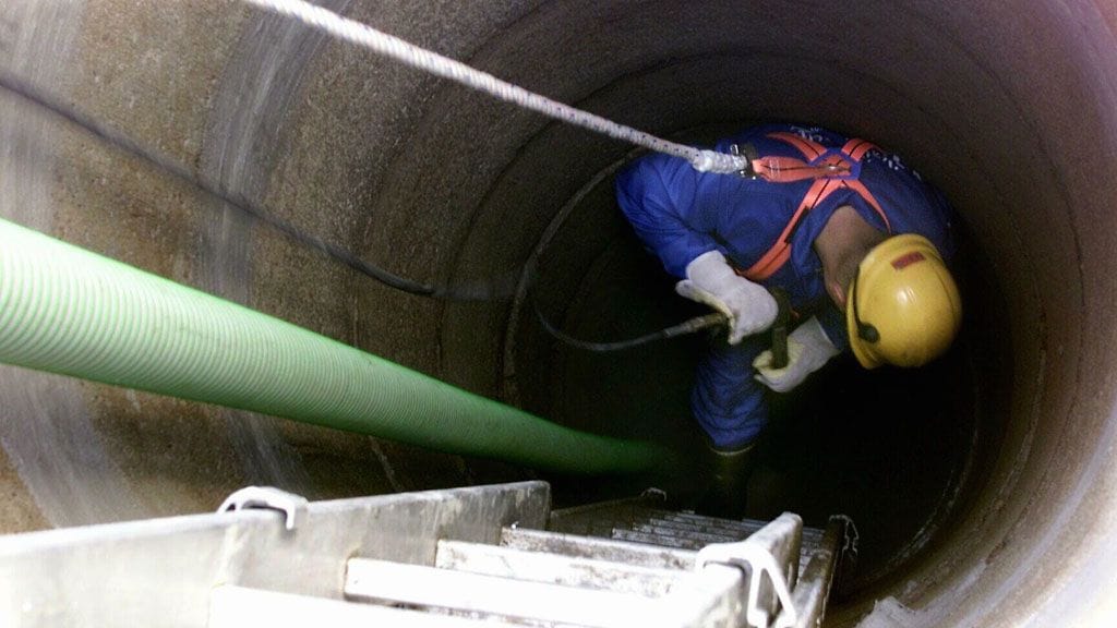 Pelastuslaitoksen mukaan mies oli pudonnut kaivoon hakiessaan vettä. Kuvituskuva.