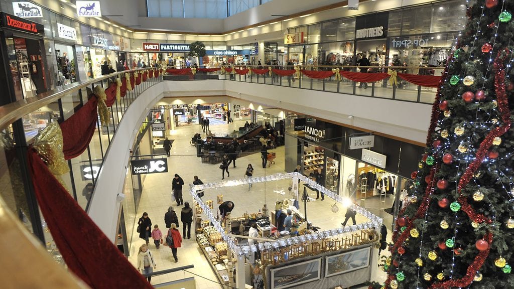 Kuluttajien luottamus talouteen laski hieman, mutta on silti selvästi pitkäaikaisen keskiarvon yläpuolella.