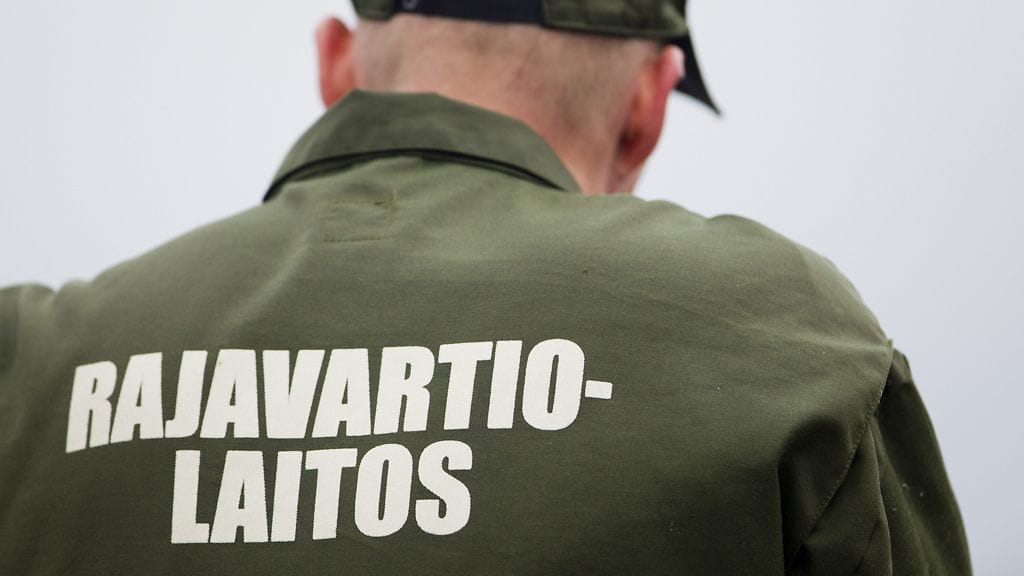 Rajavartiolaitos kertoo vesibussin ajelehtineen merellä konevian vuoksi.