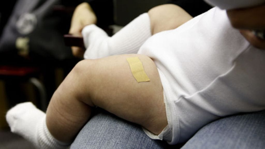 Tällä hetkellä vain heinäkuun 1. päivän vuonna 2015 jälkeen syntyneet brittivauvat saavat rokotteen aivokalvontulehdusta vastaan. Kuvituskuva.