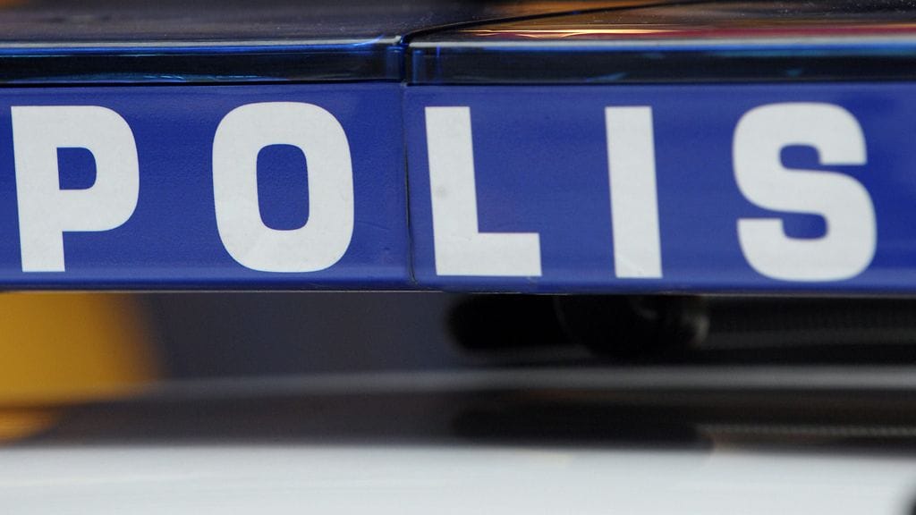 Pommiryhmä tutkii epäiltyä autoa Etelä-Ruotsissa.