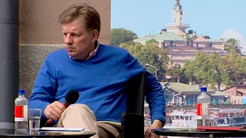 Entinen hiihtopomo Esko Aho ei suostu kommentoimaan hiihtoliiton dopingjupakkaa.