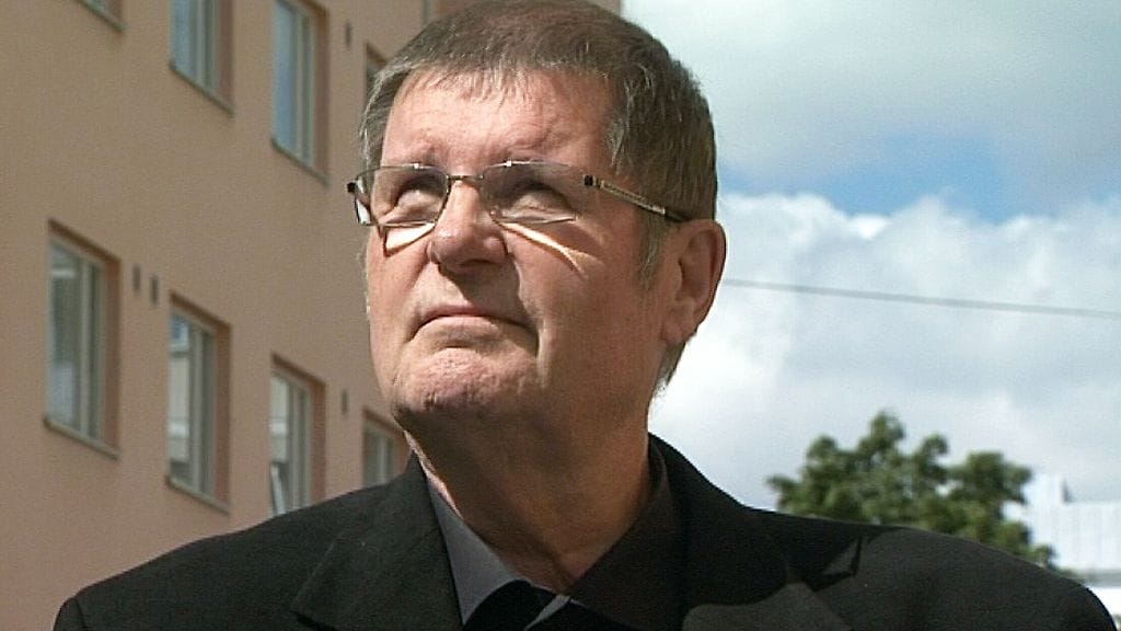 Fredi tunnelmoi Kolmatta linjaa takaisin -hittinsä maisemissa Kalliossa.