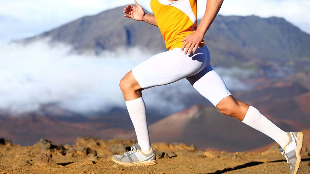 Moni käyttää kompressiosukkia vakiovarusteenaan juoksussa.