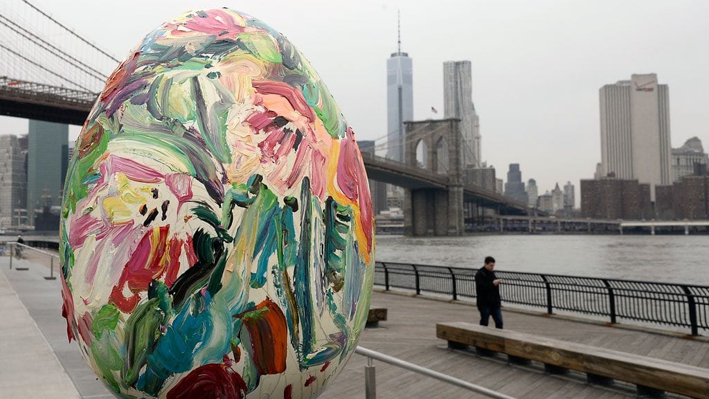 New Yorkissa on meneillään The Faberge Big Egg Hunt, johon tämäkin jättimuna liittyy!
