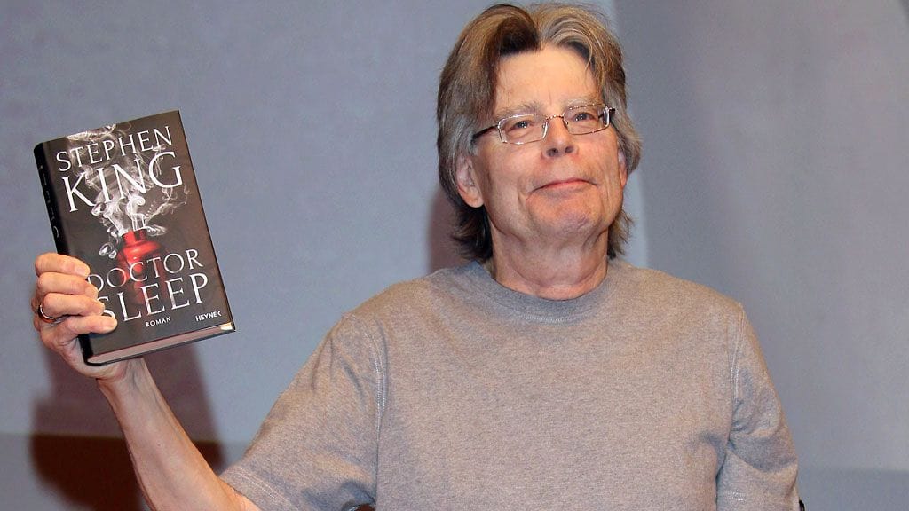 Stephen King ja Tohtori Uni -teoksen englanninkielinen versio, Doctor Sleep.