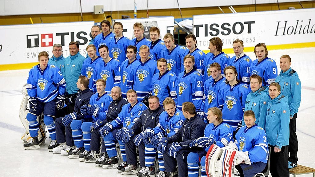 U18-Leijonat joukkuekuvassa