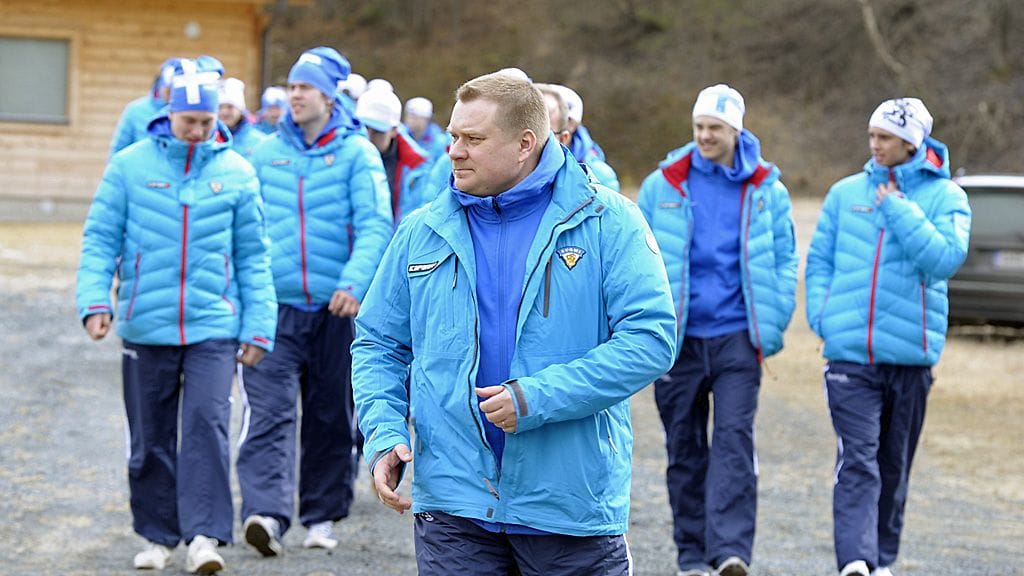 Rauli Urama on jääkiekkomies, joka viihtyy parhaiten toppatakki päällä.