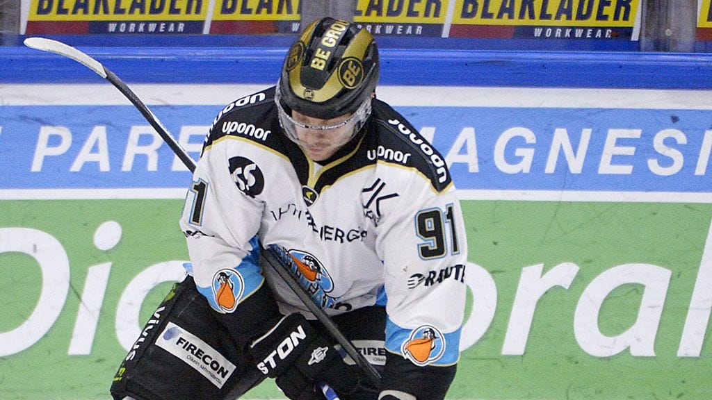 Tyler Redenbach pelasi viimeksi Suomessa Pelicansin paidassa kaudella 2014-15.