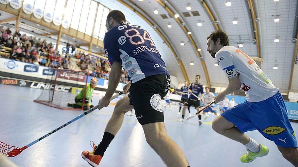 Classicin Mika Savolainen (vas.) ja Oilersin Patrick Wardi.