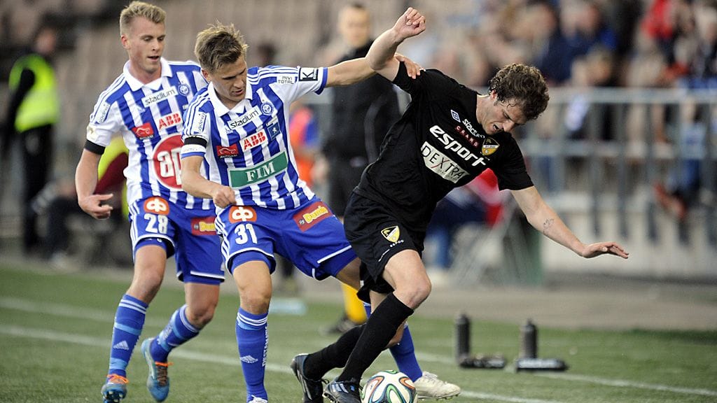 Hetemaj pelasi isossa roolissa Hongassa. Tässä kohtaaminen vanhan seuran HJK:n kanssa.