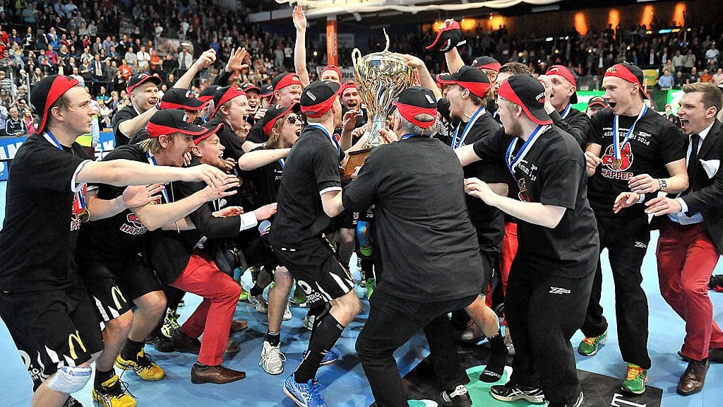 Happee mestaruusjuhlissa.