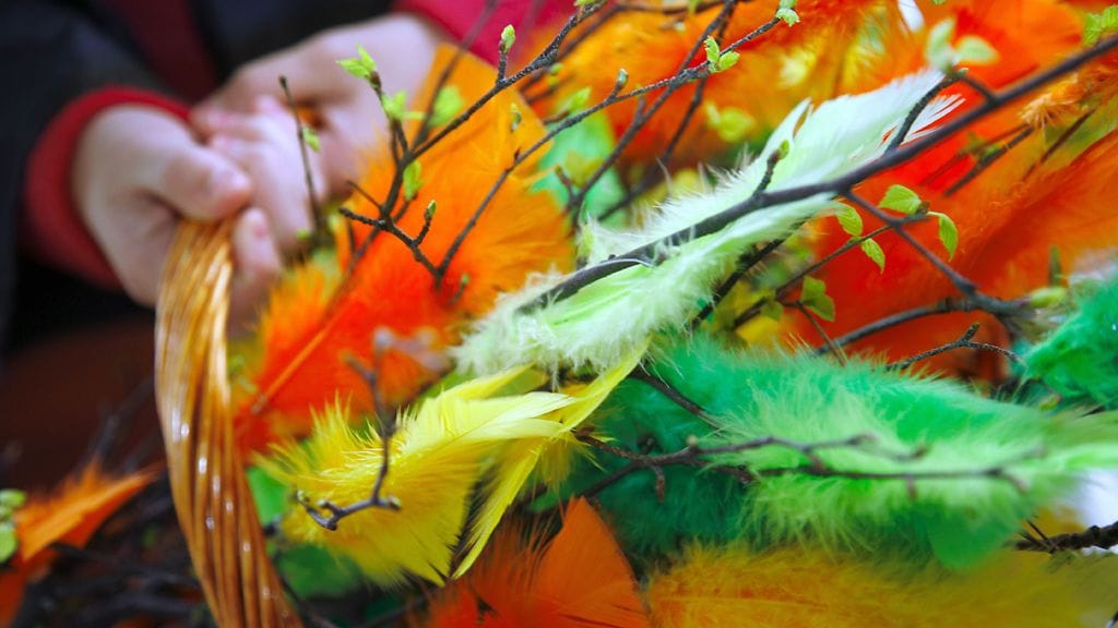 Nykyinen tapa on yhdistelmä karjalaista siunaamisperinnettä ja länsisuomalaista pikkunoitien kiertelyä.