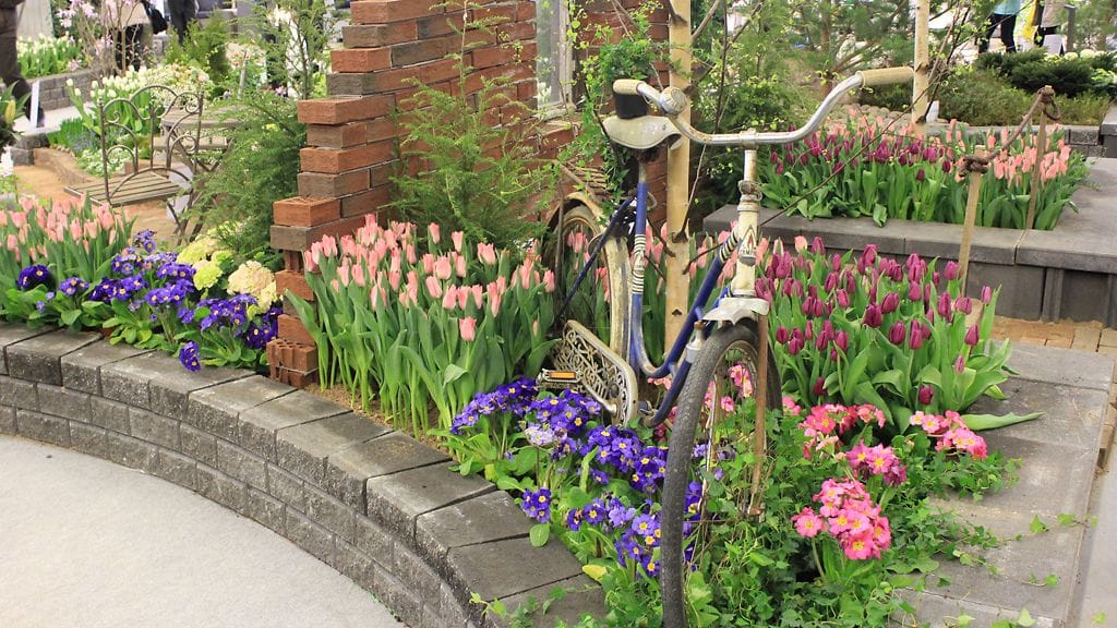 Pihatiiliä ja pastellia: Maarit Ketola, Puutarhan Kultainen leikkaus, Piha ja Puutarha Turku 2014