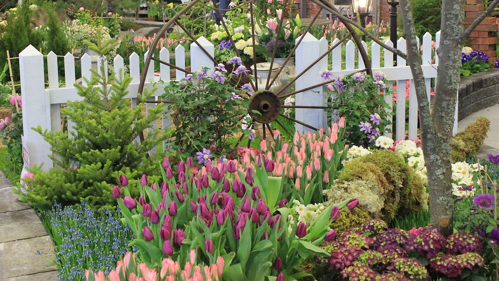 Pihatiiliä ja pastellia: Maarit Ketola, Puutarhan Kultainen leikkaus, Piha ja Puutarha Turku 2014