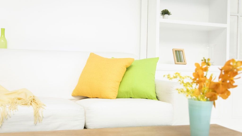 Tarkista, että kylpyhuoneen pinnat on pyyhittu puhtaaksi eikä lavuaarista löydy hammastahnan jämiä.