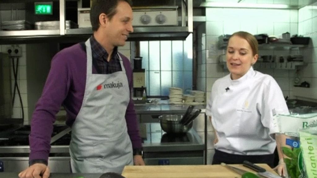 Teresa Välimäki ja Jesse Kamras tekivät kookos-banaanipannukakkuja.