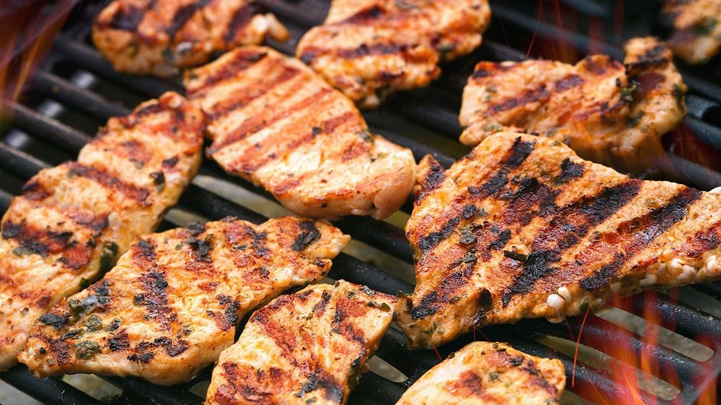 Grillattu broilerinrinta on mitä ihanin kesäherkku, kunhan siitä ei tule liian kuivaa.
