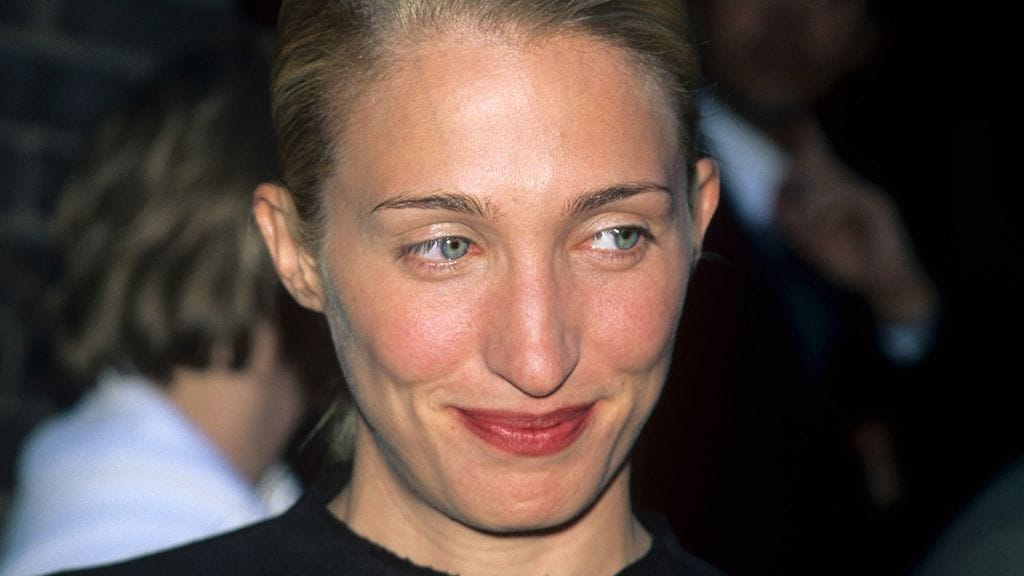 Carolyn Bessette-Kennedyn punainen huulipuna toi klassisen punan takaisin muotiin.