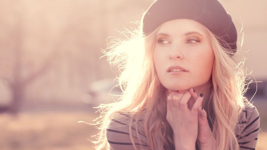 Kevätaurinko voi polttaa ihon salakavalasti.