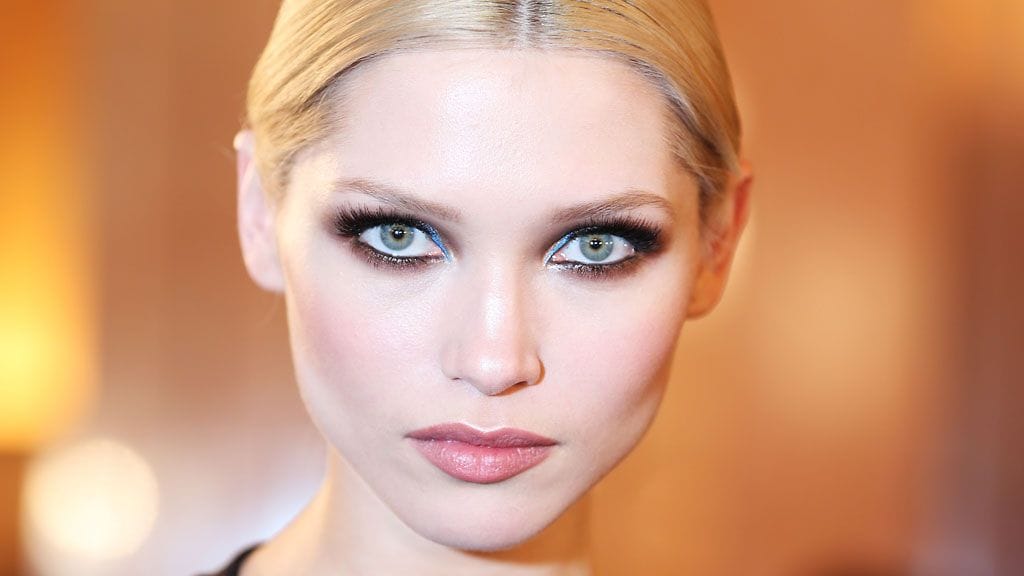 Mielenkiintoa herättävä kevätmeikki 2014 syntyy riemastuttavilla väripilkuilla.