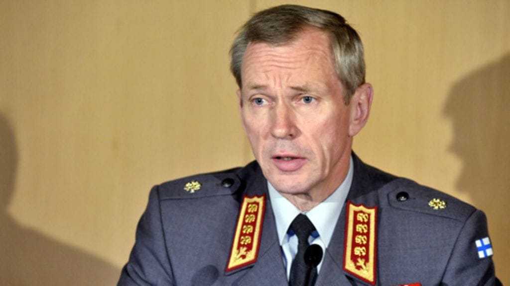 Puolustusvoimain komentaja, kenraali Ari Puheloinen isännöi Naton vuotuista suunnittelukokousta Helsingissä, 15. kesäkuuta 2010. Kuva: Lehtikuva
