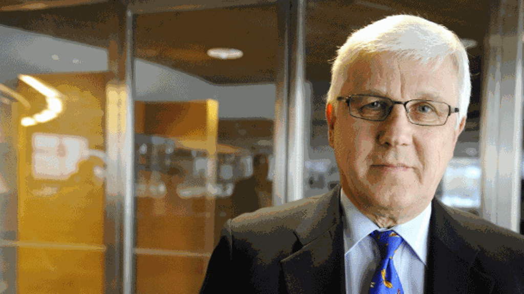 Tietokirjailija, Julkisen sanan neuvoston puheenjohtaja Risto Uimonen.