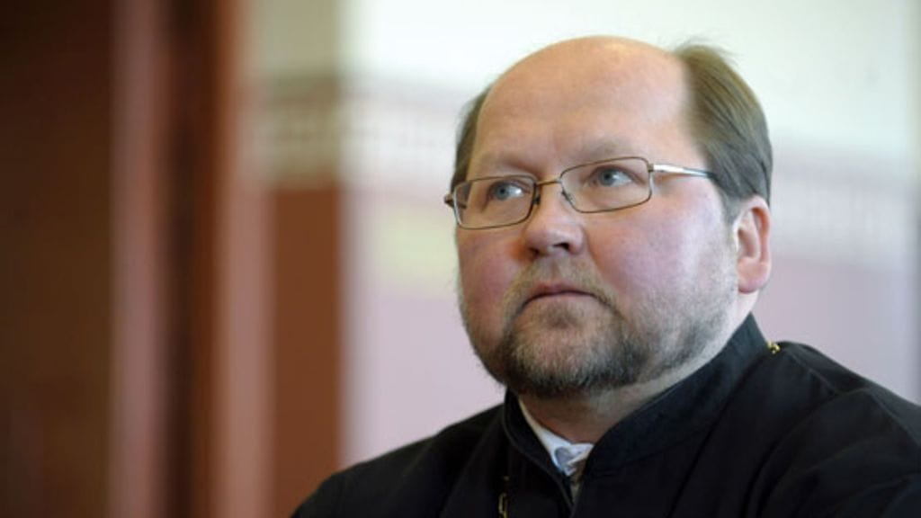 Mitro Repo lähti ehdokkaaksi europarlamenttivaaleihin vuonna 2009. Hän uskoo asian olleen syynä irtisanomiselle.