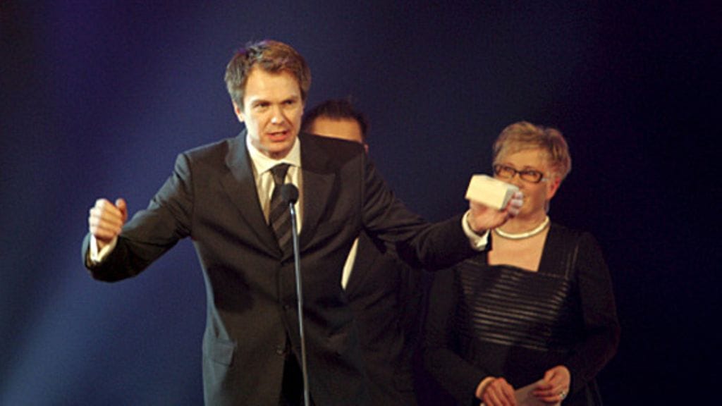 Vuoden 2005 Yleisö-Venlan pokkasi toimittaja Peter Nyman ohjelmastaan Uutisvuoto (Kuva: Iltalehti)