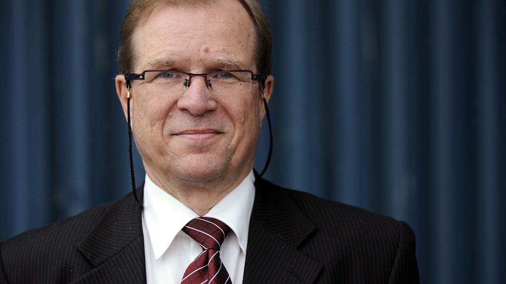 Aimo Ahtia maanantaina syytteen lahjuksen ottamisesta.