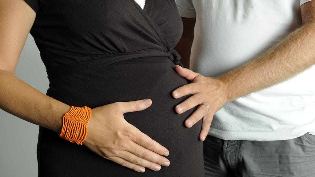 Pahoinvointi vaihtelee lievästä kuvotuksesta vaikeaan nestehukkaan johtavaan oksenteluun, josta käytetään nimeä hyperemesis gravidarum (hyperemeesi).